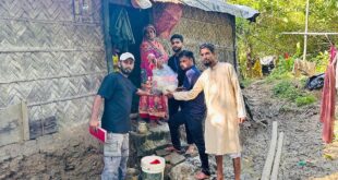 বন্যার্ত মানুষের মধ্যে পটিয়া বন্ধুসভার বন্ধুত্বের উপহার