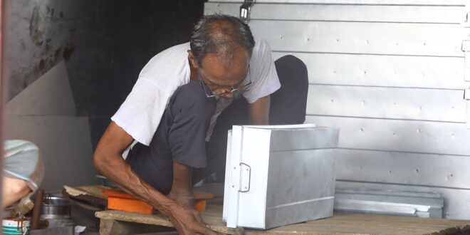 স্মৃতির পাহারাদার ট্রাংক