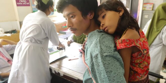 হামের সঙ্গে পাহাড়ি শিশুদের লড়াই