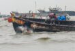 ঢেউয়ের সঙ্গে জেলেদের লড়াই