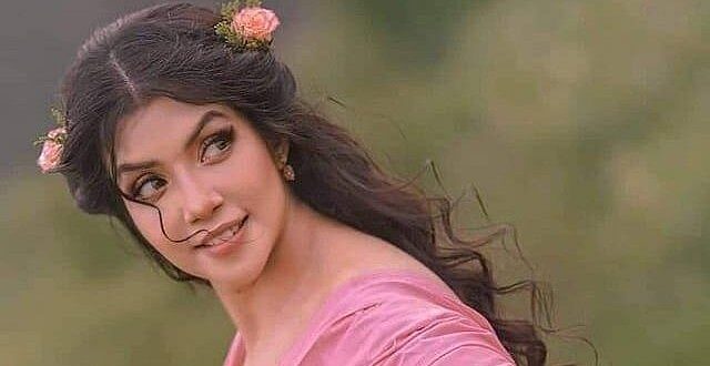 ক্যামেরার সামনে আমি অনেক আনন্দ পাই
