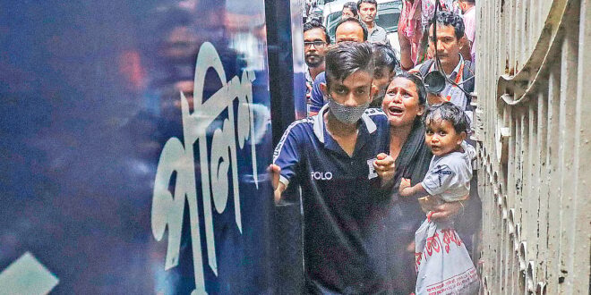 ব্লক রেইড, গণগ্রেপ্তার, ডিবি তুলে নেয় সমন্বয়কদের
