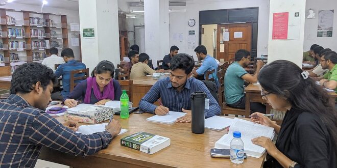 নিজেকে গড়ছেন, নাকি শুধু চাকরি খুঁজছেন