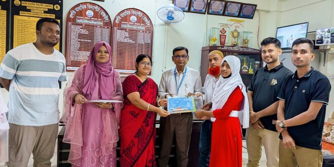স্কুলশিক্ষার্থীদের শিক্ষা উপকরণ উপহার দিল খুলনা বন্ধুসভা