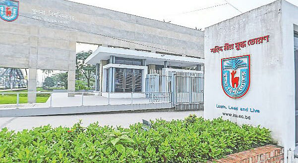 খুলনা বিশ্ববিদ্যালয়ে শিক্ষার্থীদের আন্দোলন প্রত্যাহার, রোববার থেকে ক্লাসে ফেরার ঘোষণা
