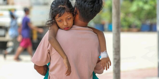 হামে আক্রান্ত শিশুদের নিয়ে স্বজনদের সংগ্রাম