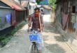 এক পায়ে সাইকেল চালিয়ে ৪৫ বছর ধরে শিক্ষকতা