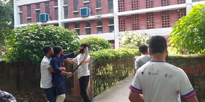 তিন শিক্ষার্থীকে দফায় দফায় পেটালেন সালাহউদ্দিন আম্মারসহ শিবির নেতারা