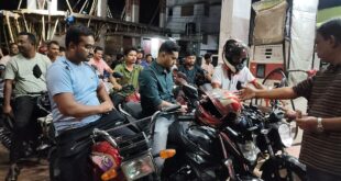 ফেসবুকে খবর ছড়ায় ‘জ্বালানি তেলের সংকট’, মধ্যরাতে রাজশাহীর ফিলিং স্টেশনে ভিড়