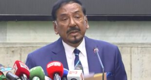 তিনি মাফিয়া আমলে নির্বাচিত হলেও জনগণের সরকারের প্রতি তাঁর সমর্থন ছিল
