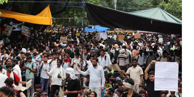 আন্দোলন ঠেকাতে শিক্ষার্থীদের বাড়িতে অবস্থান ও লাইভ লোকেশন শেয়ার করতে বলছে মুম্বাই পুলিশ