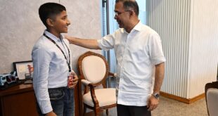 প্রধানমন্ত্রীর সঙ্গে ভুবন ভোলানো হাসিতে মন জয় করা তাহসিনের সাক্ষাৎ