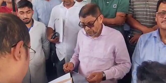 সাতক্ষীরায় বিভিন্ন হাসপাতালে স্বাস্থ্যমন্ত্রীর পরিদর্শন, দুই চিকিৎসক সাময়িক বরখাস্ত