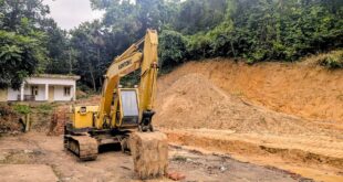 ভবন তৈরির জন্য পাহাড় কাটা হচ্ছে চট্টগ্রাম বিশ্ববিদ্যালয়ে
