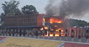 ঢাকা-চট্টগ্রাম মহাসড়কে লরিতে হঠাৎ আগুন, আতঙ্ক