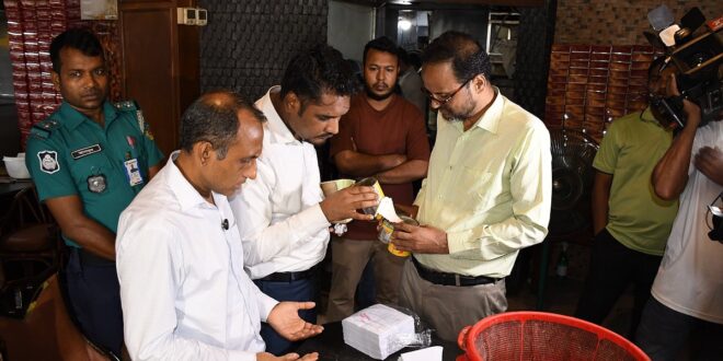 নামী রেস্তোরাঁর স্যুপে মিলেছে তেলাপোকা