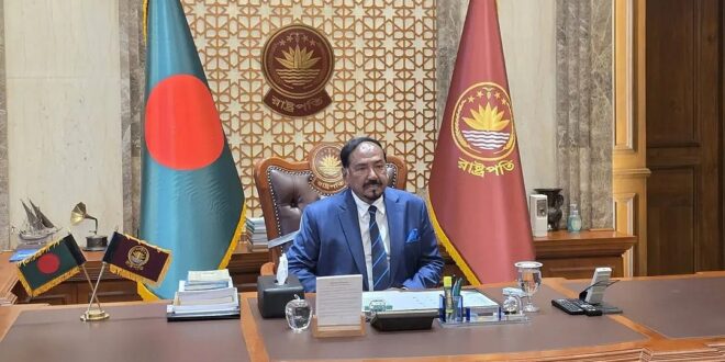 বঙ্গভবনে কার্যক্রম শুরু করলেন ভারপ্রাপ্ত রাষ্ট্রপতি