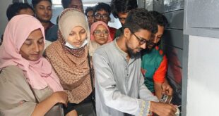 বরিশাল সিভিল সার্জনের কক্ষে তালা, পদায়ন বাতিলের দাবি