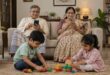 মা–বাবা কি সারাক্ষণ ফেসবুকে? কখন চিন্তার কারণ, কী করবেন