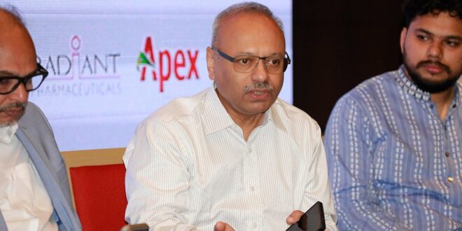 রাজনৈতিক বন্দোবস্ত না থাকলে শিল্পনীতি কাজ করে না: মুশতাক খান