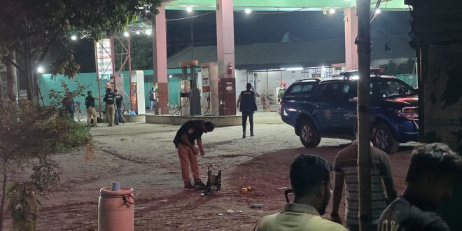 নারায়ণগঞ্জে তালাবদ্ধ ব্যাগ ঘিরে বোমা আতঙ্ক, এরপর যা মিলল