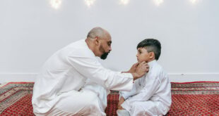 পিতা-মাতার ৮ অধিকারের কথা বলে কোরআন