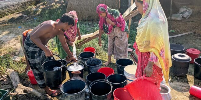 জুলাইয়ের শুরু থেকেই পানির ভোগান্তিতে রাজশাহীর একটি পৌর এলাকার বাসিন্দারা