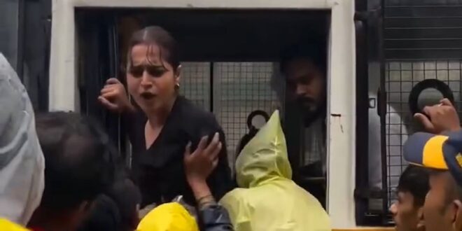 ভারতে শিক্ষার্থীদের বিক্ষোভ থেকে ‘ধুরন্ধর’ অভিনেত্রী আটক