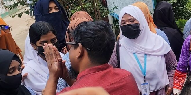 কুমিল্লা সরকারি মহিলা কলেজে একসঙ্গে ৭ শিক্ষকের বদলি, শিক্ষার্থীদের প্রতিবাদ
