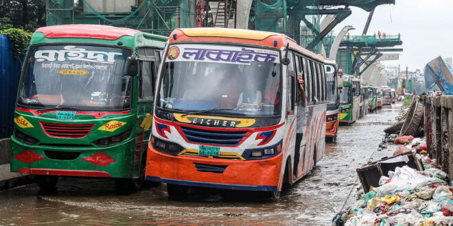 পানির নিচে সড়ক, ভোগান্তিতে মানুষ