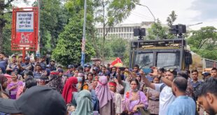 শান্তা ও শাহিনারা পদায়নের তারিখ জেনে রাজপথ ছাড়লেন