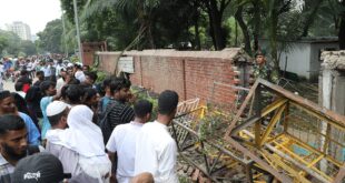 ৬ আগস্ট ২০২৪: ছবিতে গণ–অভ্যুত্থানের পরদিন