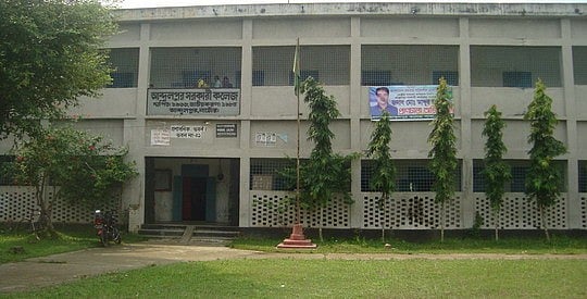 নাটোরে প্রতারণার শিকার ৮ এইচএসসি পরীক্ষার্থীর প্রথম পরীক্ষা নিয়ে অনিশ্চয়তা এখনো কাটেনি