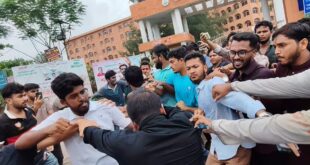 বরিশাল বিশ্ববিদ্যালয়ে ছাত্রদল ও ছাত্রশিবিরের নেতা-কর্মীদের মারামারি, পাল্টাপাল্টি ধাওয়া