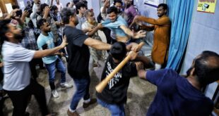 জগন্নাথ বিশ্ববিদ্যালয়ে ছাত্রদল ও জকসু-ছাত্রশক্তির নেতা–কর্মীদের সংঘর্ষে আহত ৫০