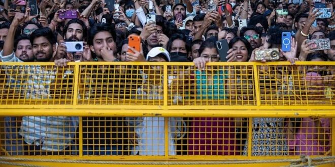 ‘ককরোচ’ আন্দোলনে কটূক্তিকারীদের পথভ্রষ্ট্র বলছেন মোদি, জবাবে কী বলছেন শিক্ষার্থীরা