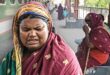 চোখে আলো নেই, গলায় সুর, প্ল্যাটফর্মে হয়েছে ঠাঁই