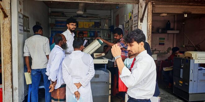 বাক্প্রতিবন্ধী তিনভাই পরিবারের বোঝা নন, নীরবতার শক্তিতেই আত্মনির্ভরশীল