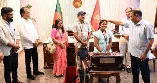 প্রধানমন্ত্রীর সঙ্গে দেখা করে স্বপ্নপূরণ অনুশ্রীর, মিলল হারমোনিয়াম উপহার