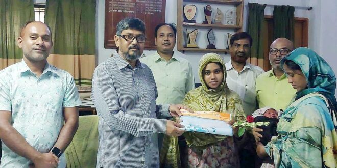 সকালে সন্তানের জন্ম দিয়ে দুপুরে কেন্দ্রে গিয়ে দিলেন এইচএসসি পরীক্ষা